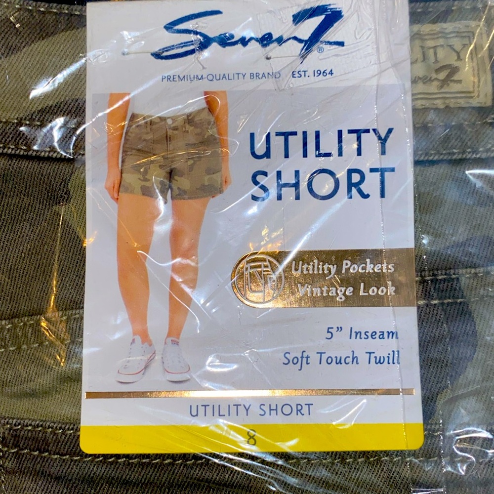 Seven utility camo shorts size 8 nib